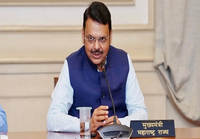 महाराष्ट्र के मुख्यमंत्री देवेंद्र फडणवीस का राहुल गांधी पर कटाक्ष, कहा- जो कोई भी नेपाल से प्यार करता है वो वहां रह सकता है