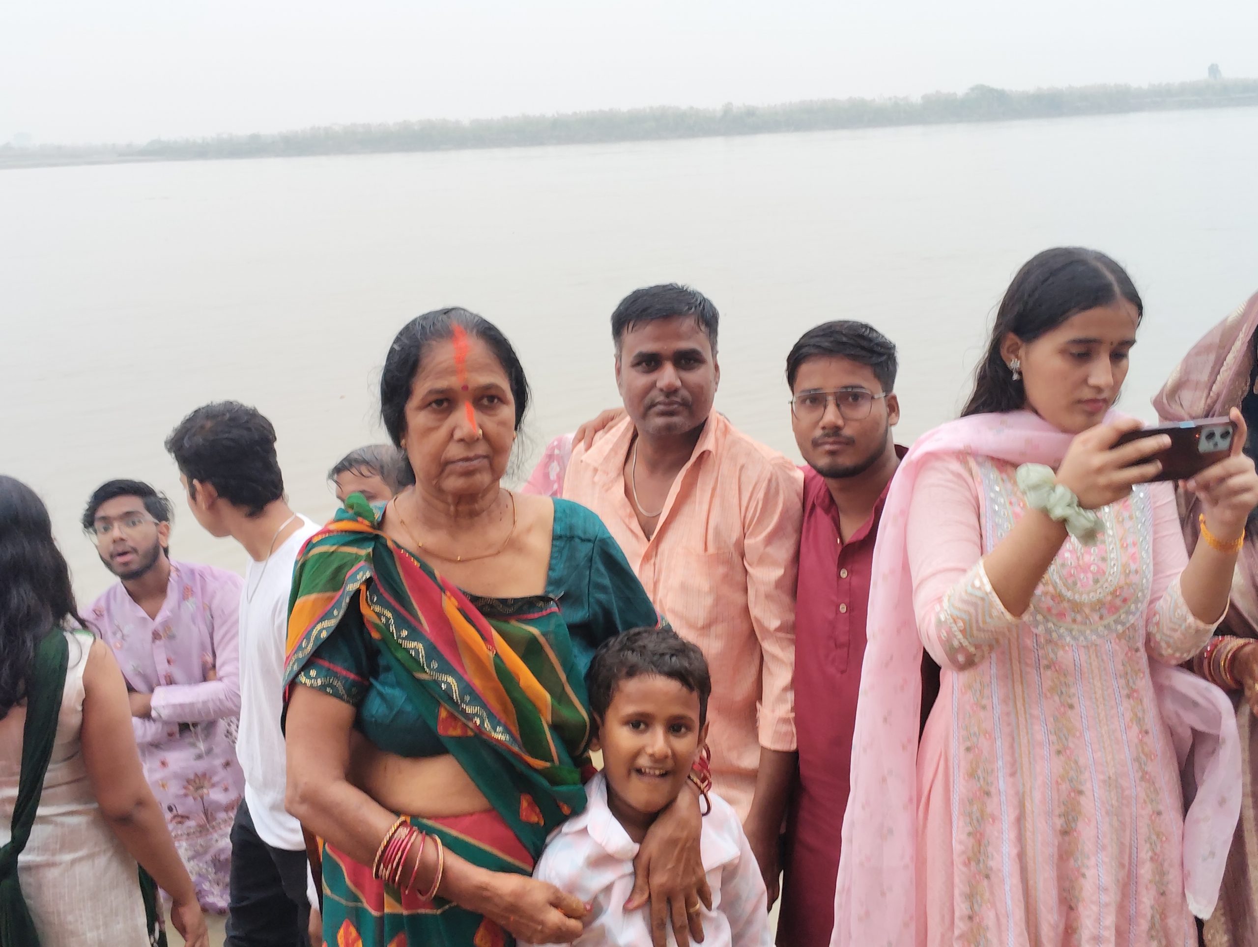 कानपुर के नाना राव घाट धूमधाम से मनाया गया छठ महापर्व