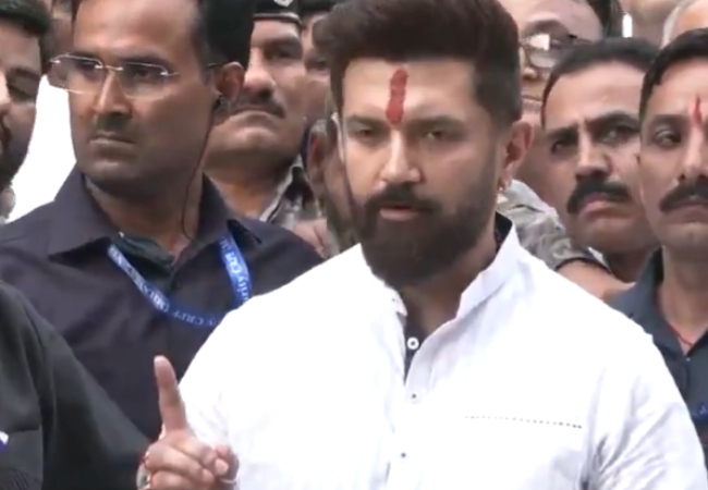 ’21वीं सदी में भी लोगों को जाति, पंथ और धर्म के आधार पर सताया जाता है…’ चिराग पासवान ने वाई. पूरन कुमार के परिवार से की मुलाकात