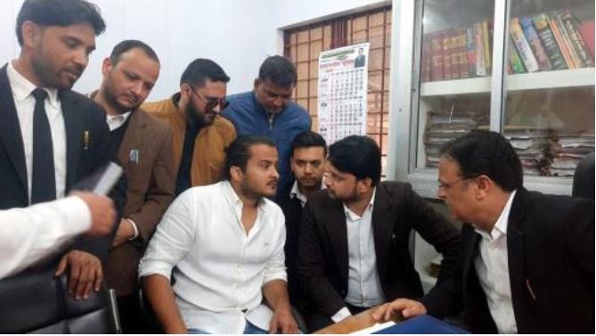 अब्दुल्ला आजम को पासपोर्ट कोर्ट में जमा करने का आदेश, अगली सुनवाई 10 नवंबर को