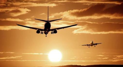 America Shutdown : अमेरिका में शटडाउन का असर , हवाई यातायात नियंत्रकों की कमी से उड़ानों में देरी