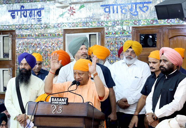 सिख गुरुओं का भारत की सनातन परम्परा में योगदान अविस्मरणीय व अभिनन्दनीय : सीएम योगी