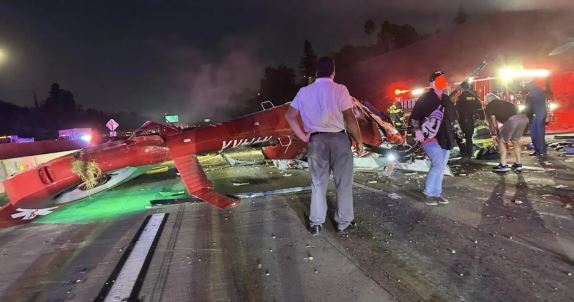 California helicopter crash : कैलिफोर्निया में बीच हाईवे पर मेडिकल हेलीकॉप्टर दुर्घटनाग्रस्त , कई घायल