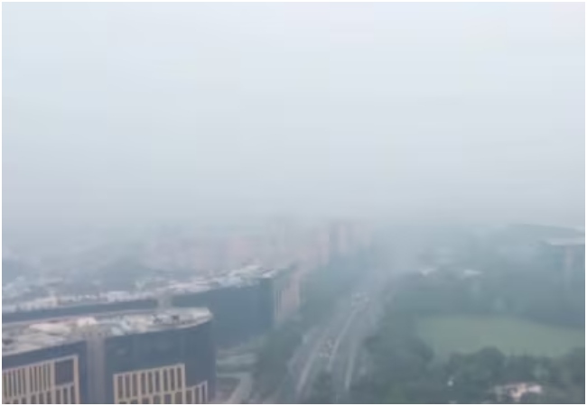 दिल्ली में खतरनाक स्तर पर पहुंचा वायु प्रदूषण, लोगों की बढ़ सकती है परेशनियां