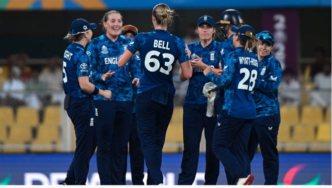 ODI World Cup 2025 Semifinal : दक्षिण अफ्रीका ने इंग्लैंड को दिया 320 रनों का लक्ष्य, लाउरा ने खेली कप्तानी पारी