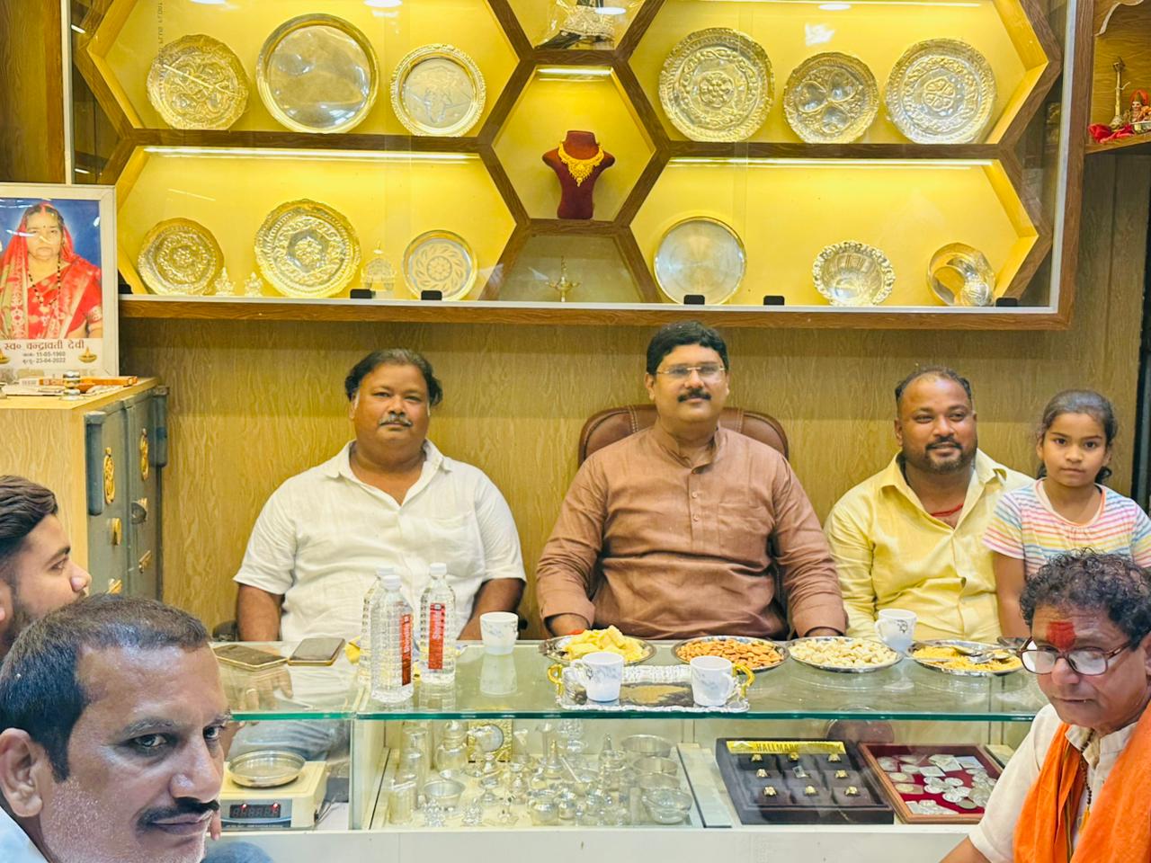 विधायक ऋषि त्रिपाठी ने सोनौली में दी दीपावली की शुभकामनाएं