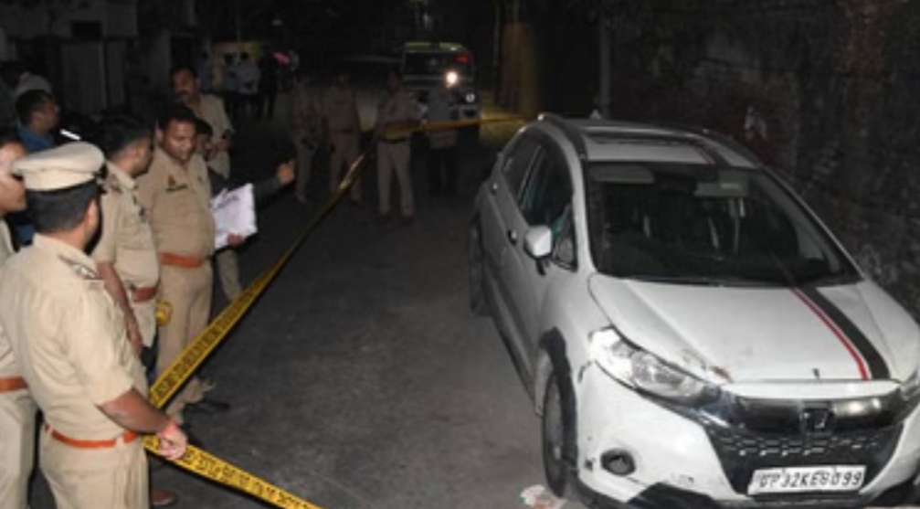 Lucknow News: कार के अंदर युवक ने खुद को मारी गोली, जांच में जुटी पुलिस