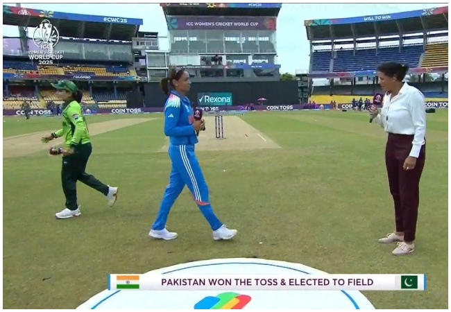 IND W vs PAK W: टॉस में कप्तानों ने नहीं मिलाया हाथ, पाकिस्तान ने चुनी गेंदबाजी