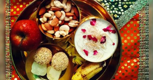 Karwa Chauth 2025 :  करवा चौथ व्रत में सरगी का खास महत्व है ,  इन बातों का रखें खास ध्यान