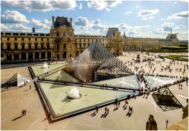 Louvre Museum Robbery: पेरिस के विश्व प्रसिद्ध लूव्र म्यूजियम में डकैती, ‘अनमोल आभूषण’ ले गए चोर
