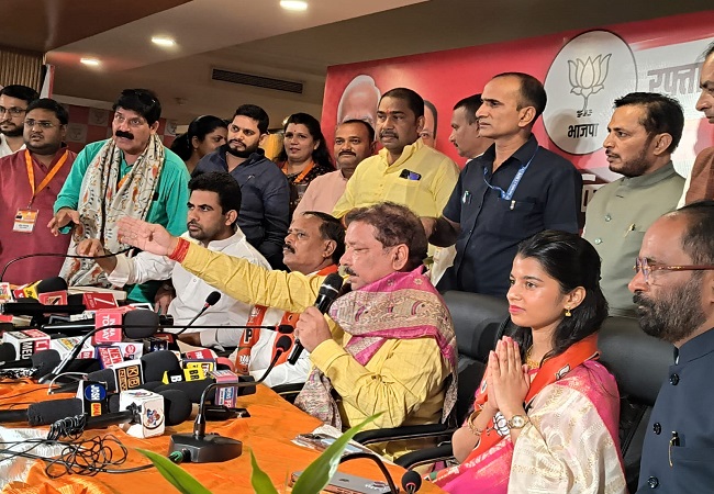 मैथिली ठाकुर BJP में हुईं शामिल, बिहार में इस सीट से लड़ सकती हैं विधानसभा चुनाव