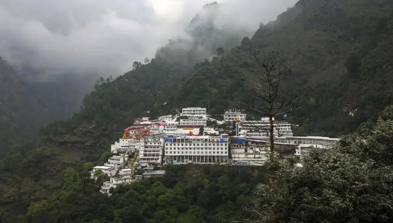 Vaishno Devi Yatra : माता वैष्णो देवी यात्रा 3 दिन के लिए स्थगित, इस तारीख तक श्रद्धालु नहीं कर सकेंगे माता रानी के दर्शन