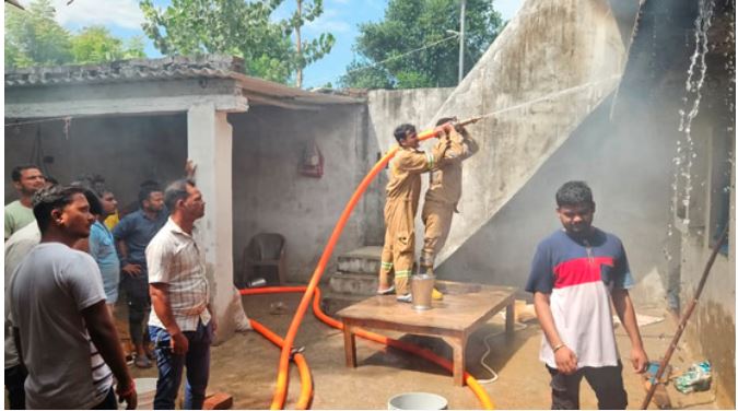 Bahraich News : किसान ने गड़ासे से काटकर दो किशोरों की हत्या, फिर पत्नी और बच्चियों संग दी जान, छह मौतों से गांव में मचा कोहराम