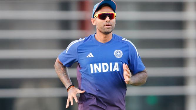 IND vs AUS T20 Live : ऑस्ट्रेलिया ने टॉस जीतकर पहले चुनीं गेंदबाजी , नीतीश पहले तीन मैच से आउट