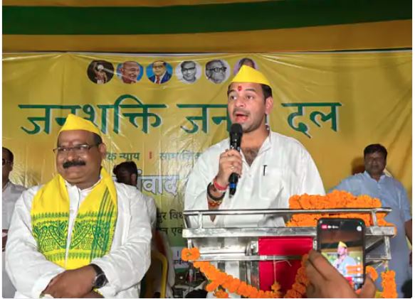 तेजप्रताप यादव का चुनावी वादा : महुआ के इंटरनेशनल क्रिकेट स्टेडियम में होगा भारत-पाक मैच, टॉस हम ही कराएंगे