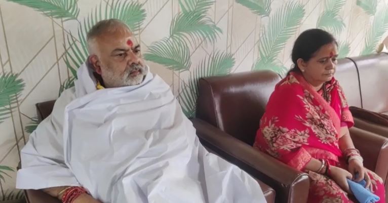 Bihar Election 2025: टिकट कटने से परेशान BJP नेता अजय झा कफन ओढ़कर बैठे, कह दी ये बड़ी बात