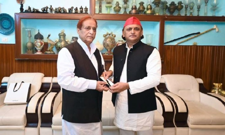 वो पार्टी की धड़कन, उन्हें झूठे केस में फंसाया गया…आजम खान से मिलने के बाद बोले अखिलेश यादव