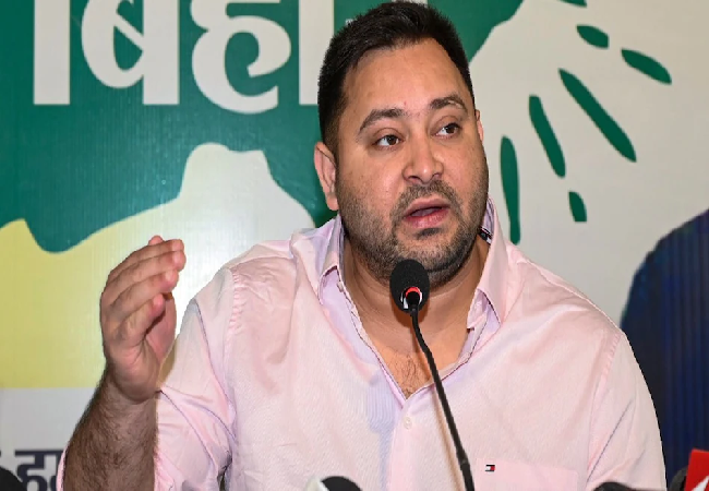 Bihar Election 2025: महागठबंधन में सीट शेयरिंग पर घमासान! बैठक से निकल गए तेजस्वी, राहुल-खड़गे से मिले बिना ही पटना लौटे