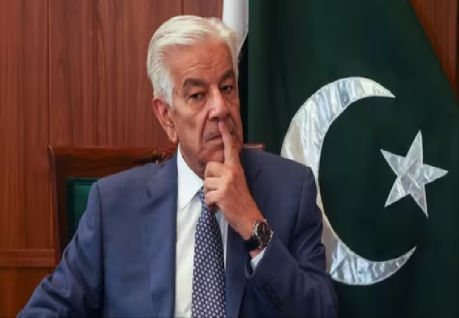 अफगानी सेना के भारी पड़ने पर तबाह हुआ पाकिस्तान, PAK के रक्षा मंत्री बोले ‘भारत का प्रॉक्सी वॉर लड़ रहा तालिबान