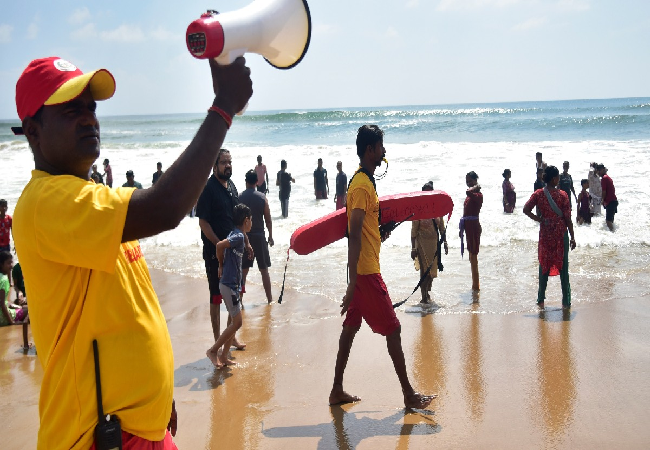 Cyclone Montha Updates: मोंथा’ से आंध्र प्रदेश में सबसे ज्यादा खतरा, अलर्ट मोड पर प्रशासन