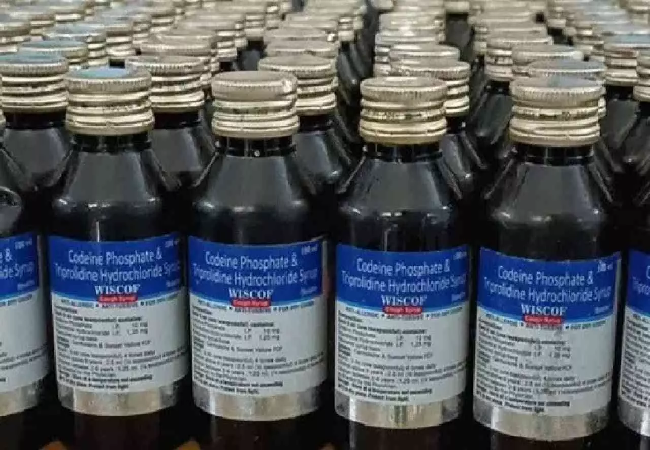 UP News : यूपी के रायबरेली में कोडीन सिरप के अवैध कारोबार का खुलासा , दुकाने सील