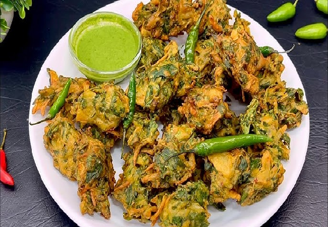 coock Hacks : इस क्रंची पालक-सरसों साग पकौड़े के साथ दोगुना हो जाएगा मौसम का मजा