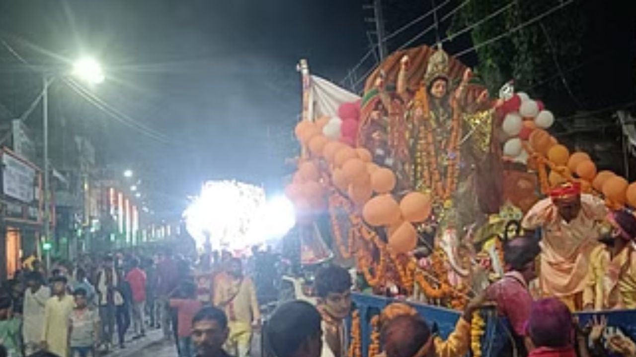 महराजगंज में दुर्गा प्रतिमा विसर्जन के दौरान बड़ा हादसा, ट्रॉली में उतरा करंट