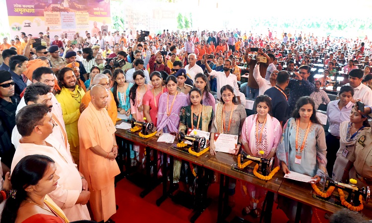 नारी की गरिमा, उसकी सुरक्षा, उसका सम्मान और उसके स्वावलंबन को भारत की संस्कृति ने सदैव से दिया है सर्वोच्च स्थान: सीएम योगी