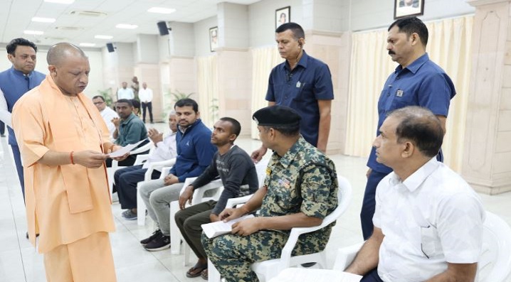 जनता की समस्याओं का स्थायी समाधान निश्चित समयावधि में किया जाए : सीएम योगी