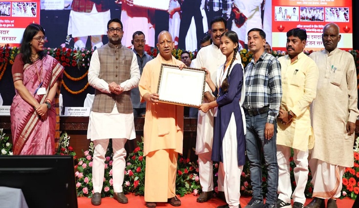 छात्रवृत्ति का उद्देश्य विद्यार्थियों को प्रोत्साहित करना है, ताकि वे अपनी ऊर्जा से समाज और राष्ट्र के विकास में सार्थक योगदान दे सकें: सीएम योगी