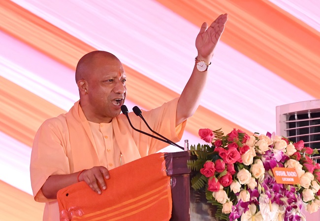 सीएम योगी का सपा पर सीधा अटैक, बोले- 2017 से पहले चाचा-भतीजे की जोड़ी करती थी वसूली