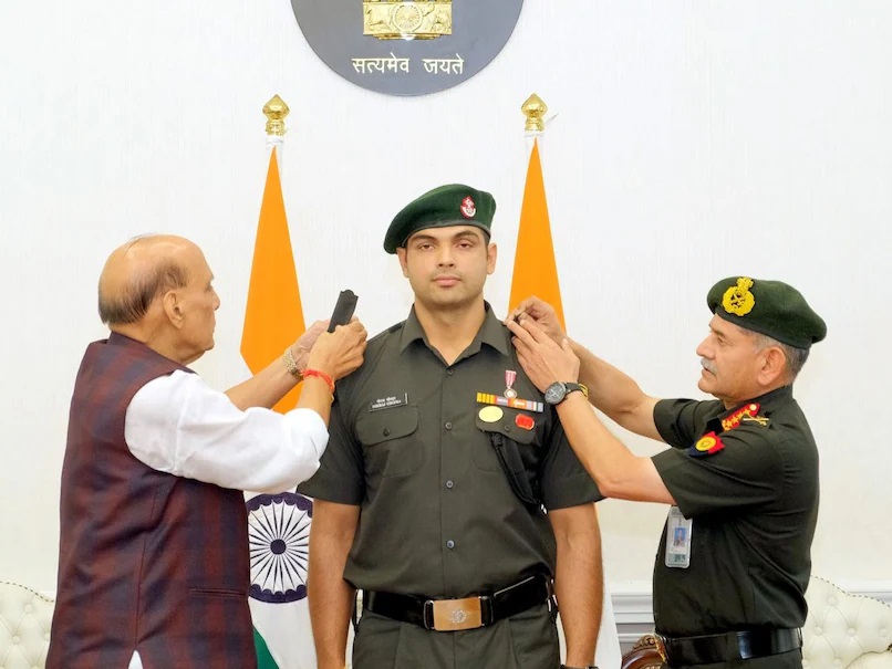 ओलंपिक स्वर्ण पदक विजेता नीरज चोपड़ा के लिए हुआ पिपिंग समारोह का आयोजन