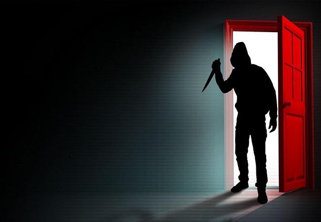 नशे में पति कर रहा था पत्नी की पिटाई, मां ने रोका तो गला दबा कर दी हत्या