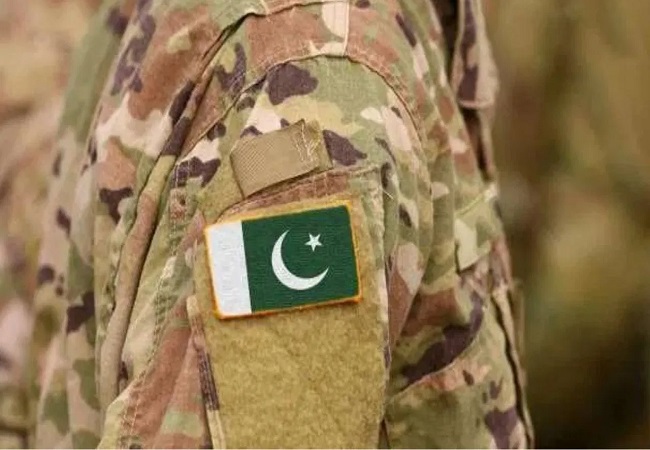 पाकिस्तान के खुजदार जिले में सैन्य अभियान में गई कई लोगों की जान, अपने ही लोगों पर कर रहे गोलाबारी