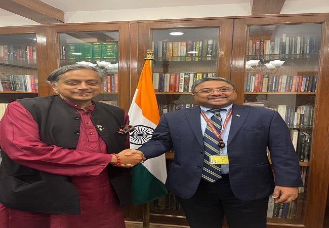 जापान से लौटे विदेश मंत्रालय पश्चिम के सचिव सिबी जार्ज से सांसद थरूर ने की मुलाकात, कहा- यूरोप से संबंध मजबूत करने की आवश्यकता