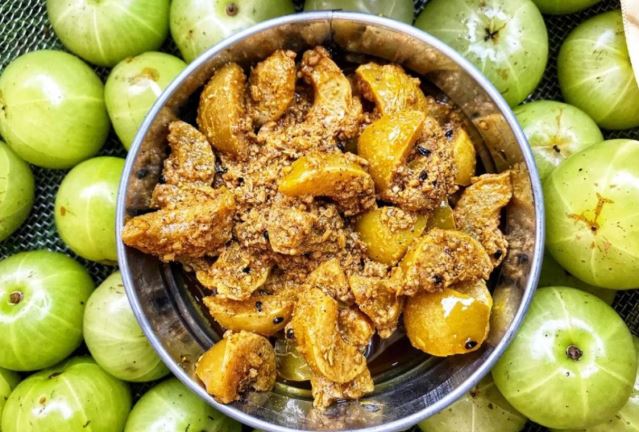 Winter Amla Pickle : ठंड में खाएं आंवले का स्वादिष्ट अचार, इंफेक्शन बचाए और रखे हेल्दी