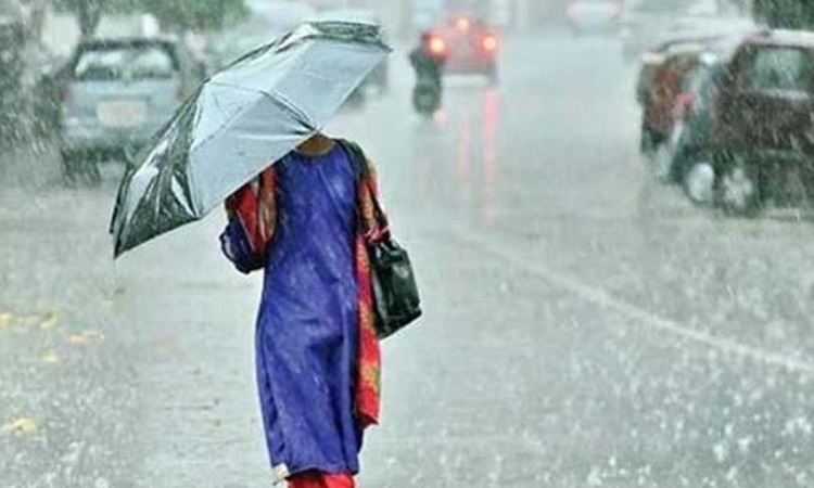 Weather Update: मौसम ने फिर ​बदला अपना मिजाज, जोरदार बारिश के साथ गिर सकते हैं ओले