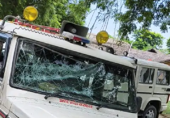 Bahraich : बहराइच में भेड़िए के हमले के बाद ग्रामीणों ने अधिकारियों के वाहनों में किया तोड़फोड़ , 16 पर केस दर्ज