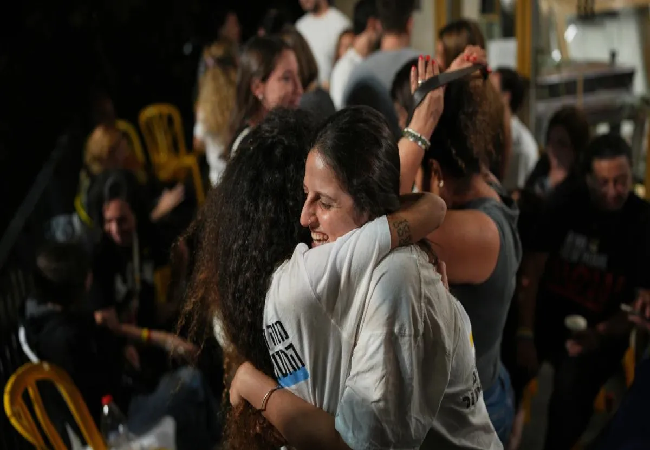 इजरायल-हमास करेंगे बंधकों-कैदियों की अदला-बदली, पीड़ित परिवार से मिलेगे ट्रंप