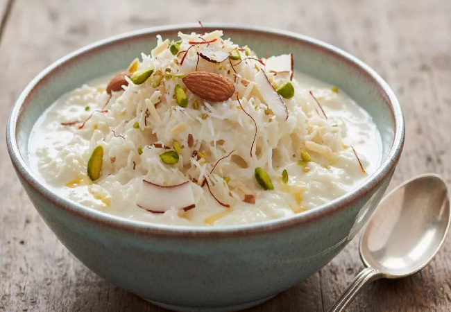 Coock Tips : मीठा पसंद हैं, तो डेजर्ट में ट्राई करें कोकोनट रबड़ी; यहां जाने बनाने की Tips