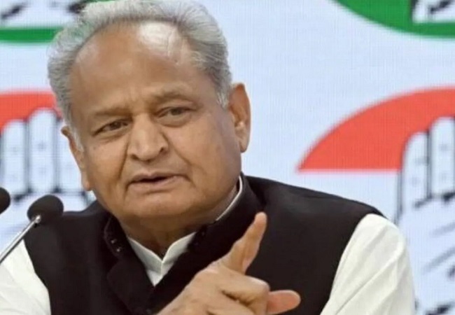 तेजस्वी यादव के वादे पर पूर्व सीएम अशोक गहलोत ने की टिप्पणी, कहा- इंडिया गठबंधन के घोषणा पत्र का करे इंतजार