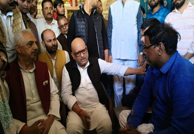 मृत बीएलओ के परिजनों को तत्काल आर्थिक सहायता व परिवार में एक सदस्य को सरकारी नौकरी दे सरकार : अजय राय