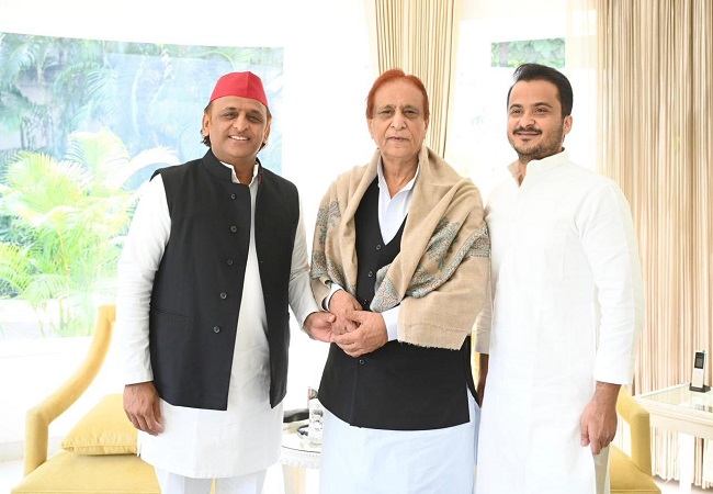 अखिलेश यादव ने आजम खान से मुलाकात के बाद किया सोशल मीडिया पोस्ट- न जाने कितनी यादें संग ले आए,जब वो आज हमारे घर पर आए…