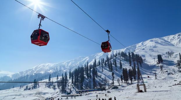 Beautiful snowy hill station : सर्दियों में जन्नत देखना है तो आइये यहां , मौसम और एडवेंचर का दिखेगा अनोखा नजारा