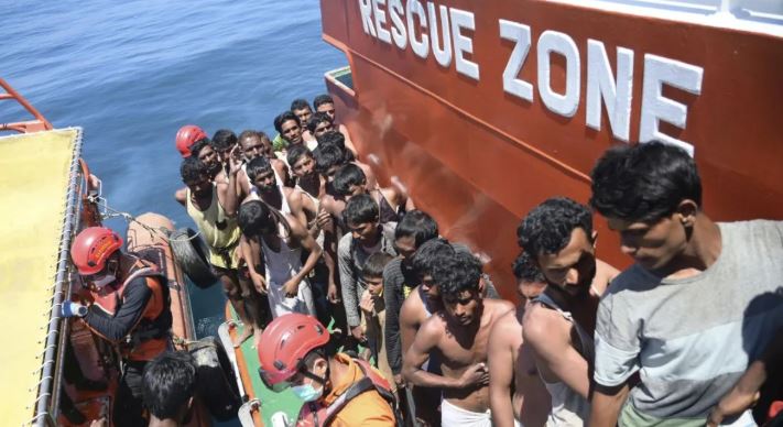 Boat sinks off Malaysia coast : मलेशिया कोस्ट पर डूबी प्रवासियों से भरी नाव, सिर्फ 10 लोगों की बच सकी जान; कई लापता