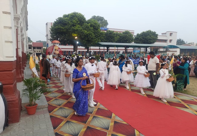 लखनऊ धर्मप्रांत के ईसाई समुदाय ने वार्षिक कॉर्पस क्रिस्टी जुलूस निकाला