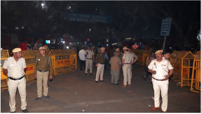 Delhi Police Alert : रेलवे, मेट्रो और एयरपोर्ट पर बढ़ी सुरक्षा, यात्रा से पहले सभी यात्री जरूर पढ़ लें दिल्ली पुलिस की ये एडवाइजरी