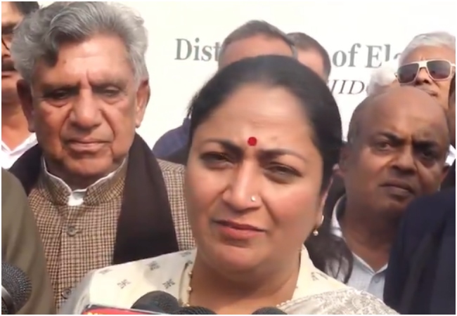 दिल्ली में 10,000 बायो-गैस हीटर बांटेगी सरकार, CM रेखा गुप्ता बोलीं- प्रदूषण को कम करना इसका मकसद