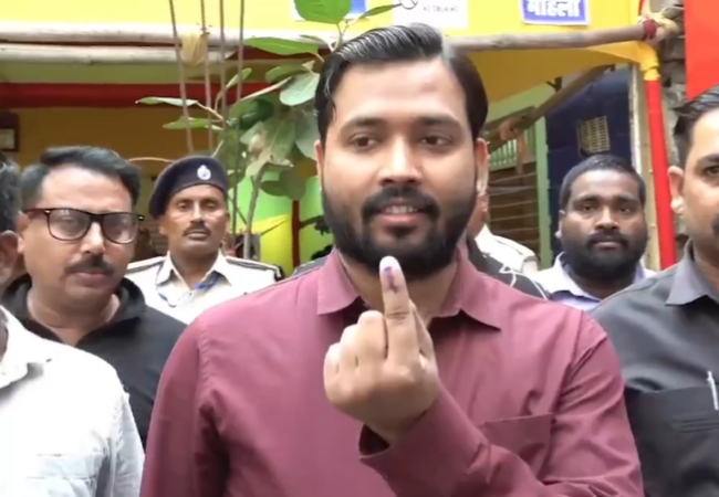 Video: खान सर वोट डालने पहुंचे पोलिंग बूथ, युवाओं से की इन्हें Vote देने की अपील