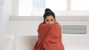 Vitamin Deficiency : सर्दियों के मौसम में इस विटामिन की कमी से ज्यादा लगती है ठंड , जानें दूर करने के उपाय